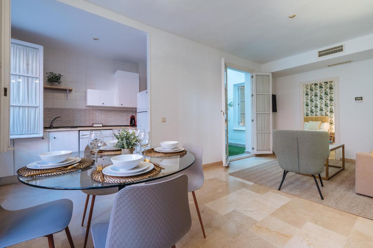 Lirio Suite Apartment - Private Parking Included เซบีญา ภายนอก รูปภาพ