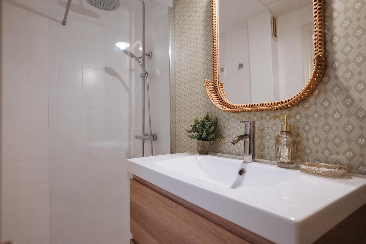 Lirio Suite Apartment - Private Parking Included เซบีญา ภายนอก รูปภาพ