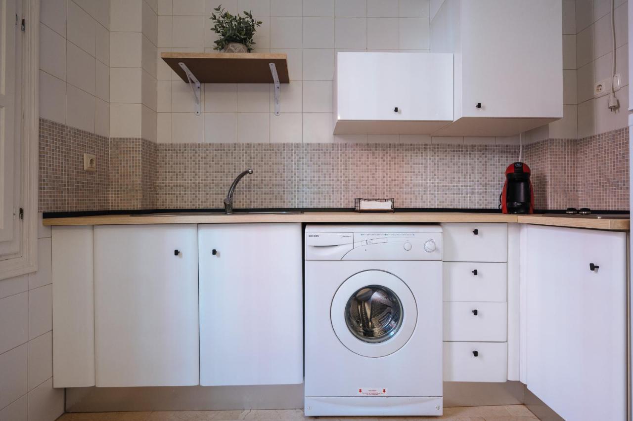 Lirio Suite Apartment - Private Parking Included เซบีญา ภายนอก รูปภาพ